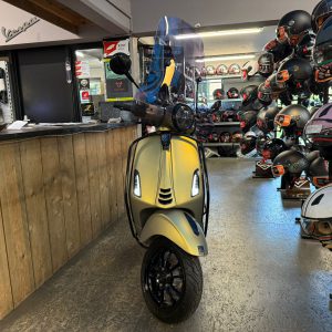 VESPA PRIAMVERA 45-KM BROMFIETS BJ2021 405KM!!!! ALS NIEUW VERKOCHT