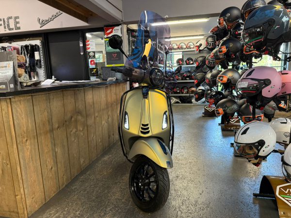 VESPA PRIAMVERA 45-KM BROMFIETS BJ2021 405KM!!!! ALS NIEUW