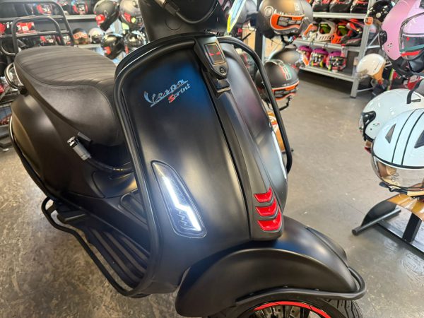 VESPA SPRINT 45-KM BROMFIETS BJ2021 13773KM - Afbeelding 3