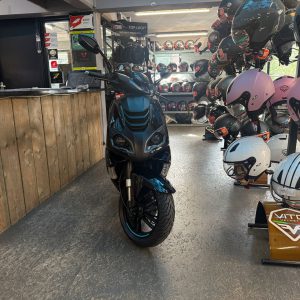 PEUGEOT SPEEDFIGHT 4 45-KM BROMFIETS BJ2017 13082KM