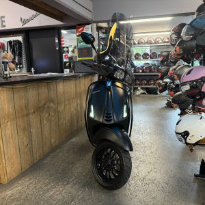 Vespa sprint 50 45-km bromfiets bj2021 23945km verkocht