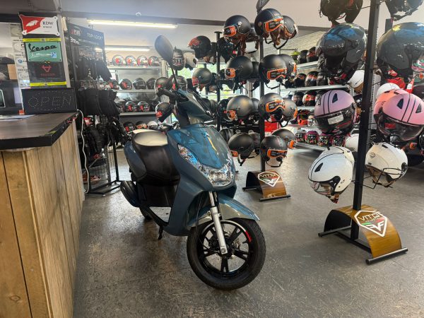 peugeot kisbee 45-km bromfiets bj 2021 11231km - Afbeelding 2