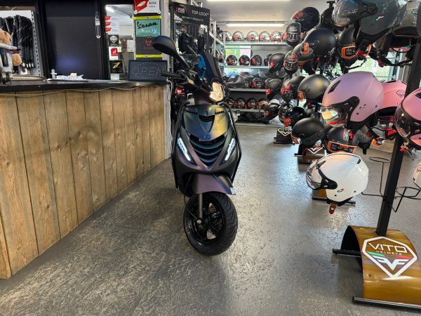 PIAGGIO ZIP SP 45KM BROMFIETS BJ2020 7772KM - Afbeelding 3