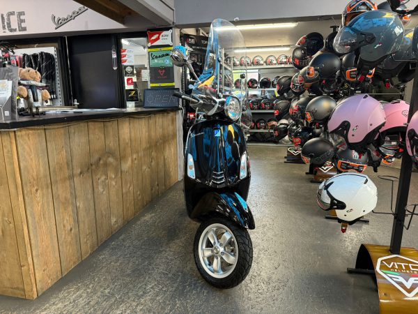 Vespa primavera 45-km bromfiets bj2016 10894km