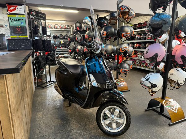 Vespa primavera 45-km bromfiets bj2016 10894km - Afbeelding 2