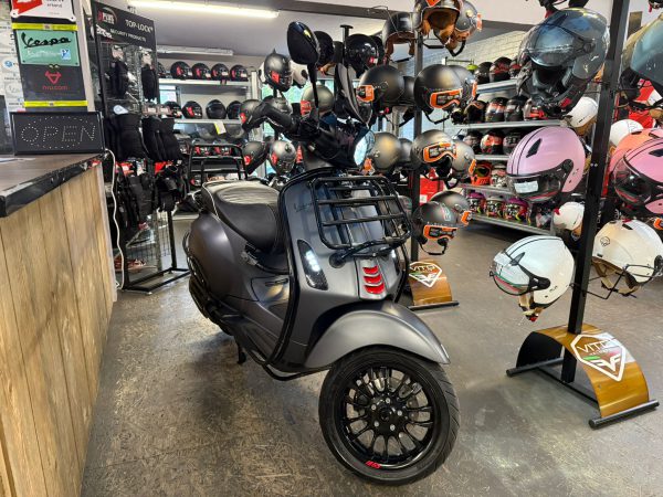 Vespa Sprint 45-km bromfiets bj2019 9779km - Afbeelding 2