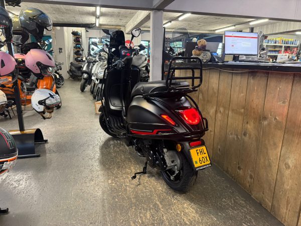 Vespa Sprint 45-km bromfiets bj2021 8494km - Afbeelding 5