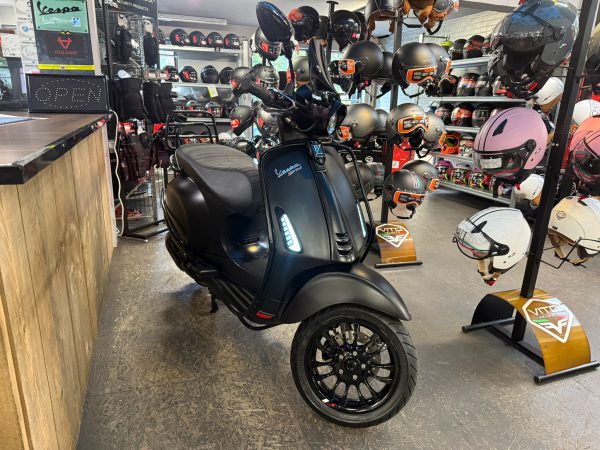 Vespa Sprint 45-km bromfiets bj2021 8494km - Afbeelding 2