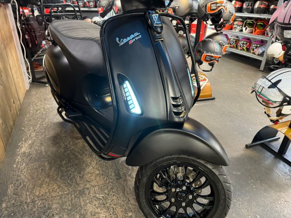 Vespa Sprint 45-km bromfiets bj2021 8494km - Afbeelding 4
