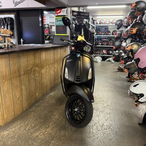 vespa sprint notte 50 45-km bromfiets bj2019 18066km verkocht