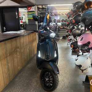 Vespa sprint notte 45-km bromfiets bj2020 2386km!!!