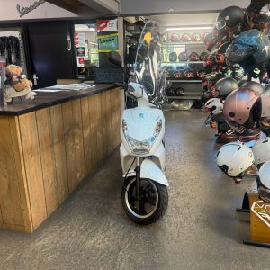 Peugeot Kisbee 25km snor scooter bj2012 17657km